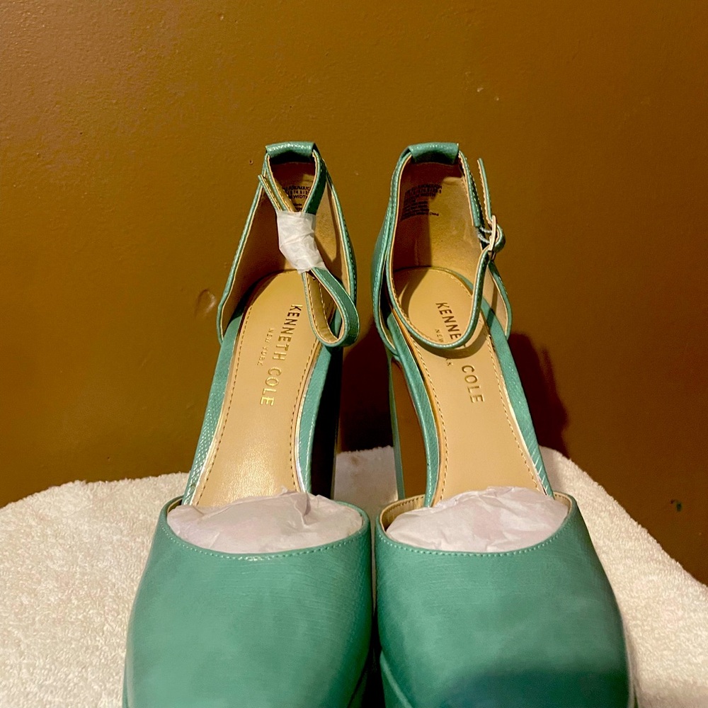 Kenneth Cole Chunk heels